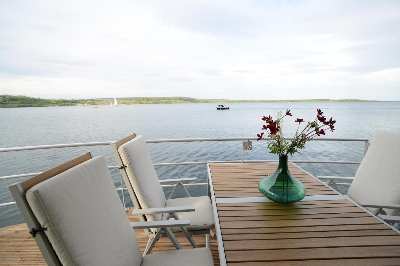 Hausboote Und Ferienhaeuser Marina Muecheln Mucheln Екстер'єр фото